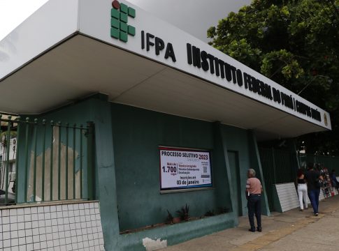 Podem participar estudantes do 9º ano do Ensino Fundamental matriculados em escolas da rede pública de ensino, com até 17 anos