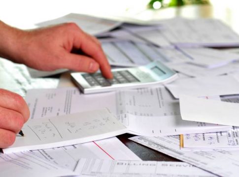 Segundo contadora, reunir notas fiscais, recibos médicos são atitudes importantes para não deixar de abater no imposto os valores devidos

FOTO: Istok/divulgação