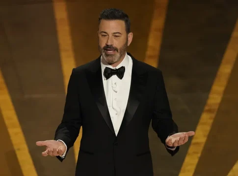 Jimmy Kimmel abre Oscar 2023 com piada sobre tapa de Will Smith