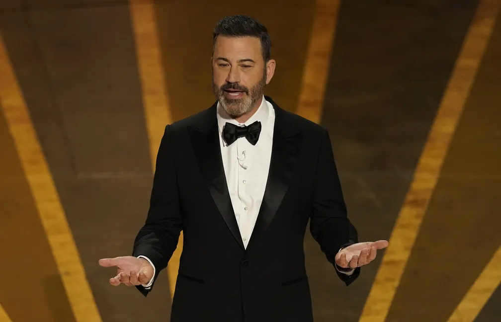 Jimmy Kimmel abre Oscar 2023 com piada sobre tapa de Will Smith