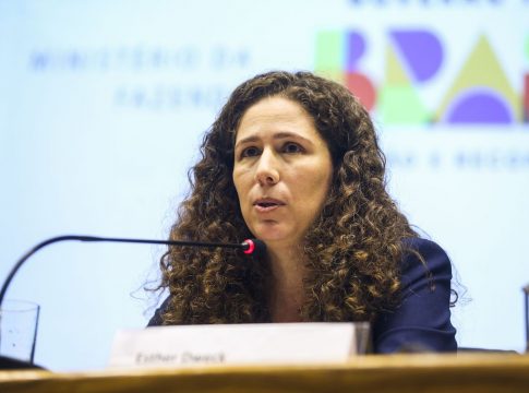 A ministra Esther Dweck (Gestão e Inovação) afirmou nesta quarta-feira (23) que a segunda edição do CNU (Concurso Público Nacional Unificado) deve abrir cerca de 3.000 vagas