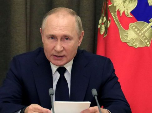 Como seria previsível, Vladimir Vladimirovitch Putin, 71, foi reeleito por mais seis anos como presidente com 87% dos votos
