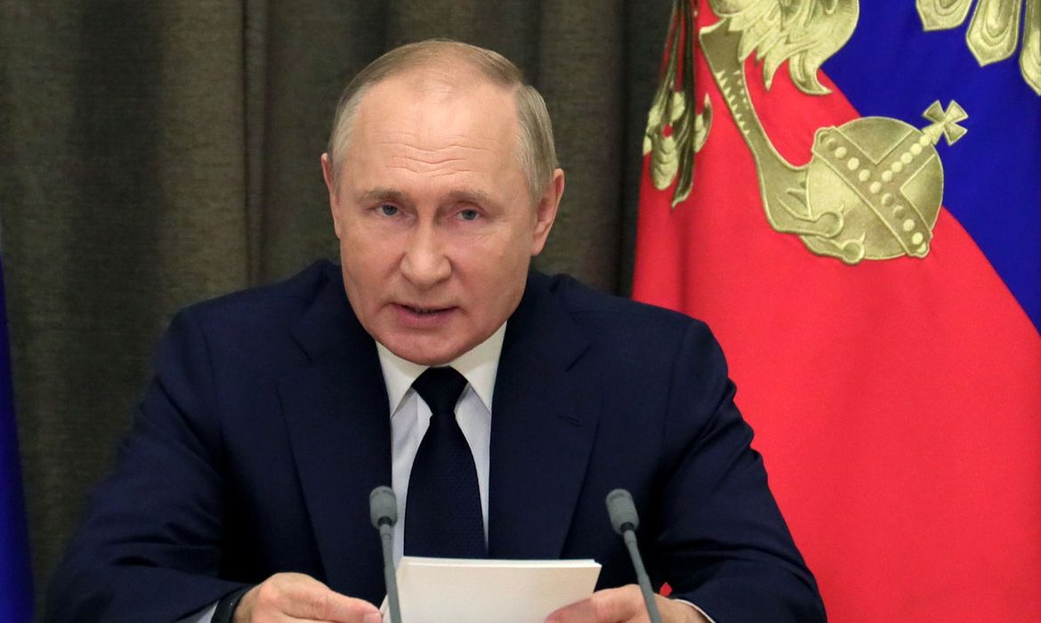 Como seria previsível, Vladimir Vladimirovitch Putin, 71, foi reeleito por mais seis anos como presidente com 87% dos votos
