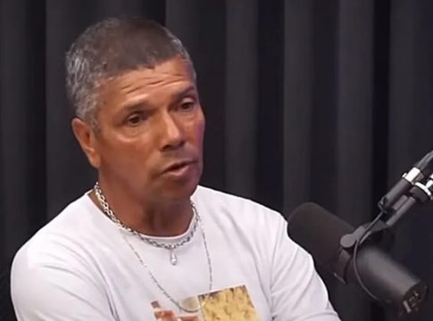Considerado um dos mais impiedosos assassinos em série do Brasil, tendo confessado a autoria de mais de 100 homicídios, Pedrinho foi assassinado ontem, em Mogi das Cruzes (SP), com tiros disparados por homens de capuz