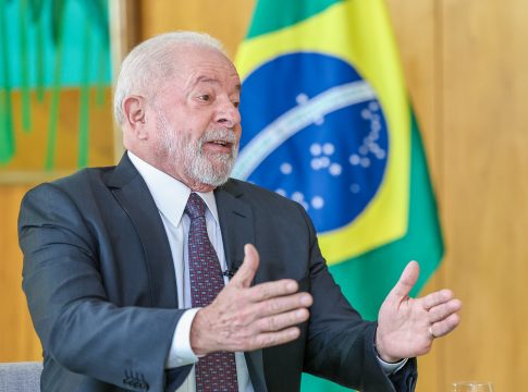 Lula lembrou, ao dar entrevista, que quando esteve preso dizia para procuradores que ia “foder esse Moro”

FOTOs: Ricardo Stuckert-PR e Edilson Rodrigues/Agência Senado