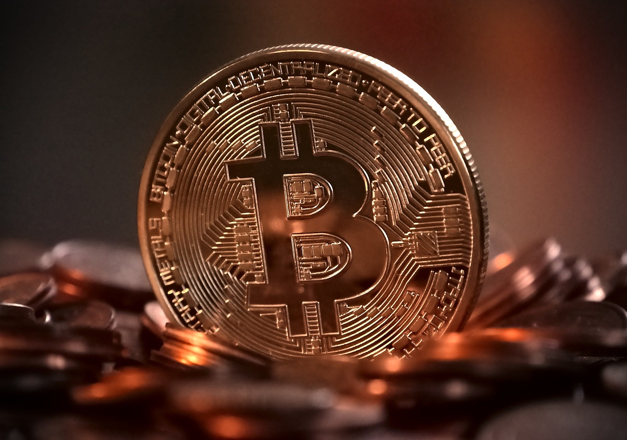 Cerco se fecha para quem tem Bitcoins e criptoativos e quem não declara no imposto de renda esses valores está sendo alvo da Receita Federal Foto: Pixabay