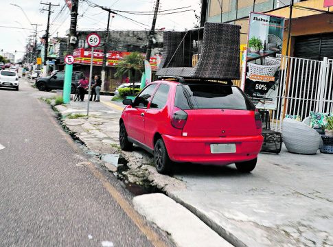 A Semob aplicou mais de mil multas neste ano por estacionamento em calçadas. Foto: Ricardo Amanajás / Diario do Pará