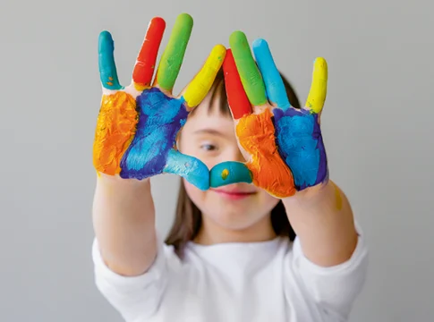 Uma médica especialista em neurologia constatou que ele por ser portador da Síndrome de Down apresenta quadro de atraso na fala, na interação e no auto cuidado, e recomendou que ele permaneça na educação infantil em 2023. Foto: Divulgação