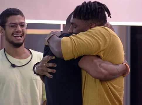 Fred Nicácio e Larissa foram os mais votados pelo público e retornaram ao BBB 23. Larissa recebeu 30,86% dos votos e Fred Nicácio, 25,12% dos votos. Foto: Globo