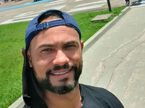 Há cerca de uma semana, um vídeo do ex-goleiro Bruno de Souza, de 39 anos, entregando móveis em Rio das Ostras (RJ) viralizou nas redes sociais. Foto: Divulgação