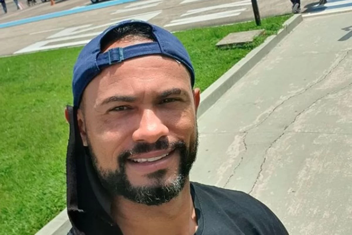 Há cerca de uma semana, um vídeo do ex-goleiro Bruno de Souza, de 39 anos, entregando móveis em Rio das Ostras (RJ) viralizou nas redes sociais. Foto: Divulgação