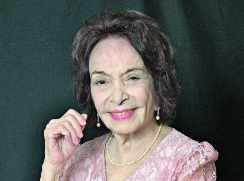 Viúva do compositor e maestro Francisco Mignone (com ela na foto em detalhe), Maria Josephina é reconhecida como solista de orquestra e grande intérprete da obra do marido. FOTOS: ACERVO PESSOAL
