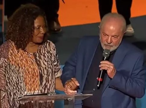 Ao lado da ministra Margareth Menezes, Lula disse que a pauta de costumes não pode derrotar a política cultural. FOTO: REPRODUÇÃO TV BRASIL