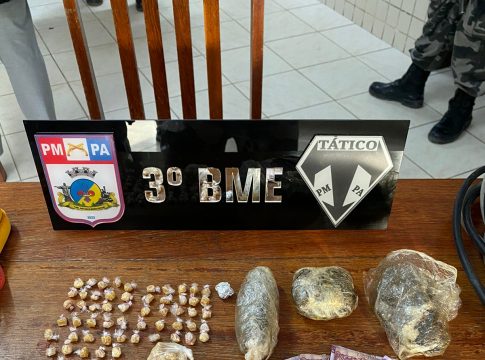 Os suspeitos e todo o material apreendido foram apresentados na Delegacia de Polícia Civil local. Foto: Divulgação/3º BME
