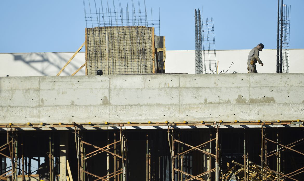 Com um total de 7.884 contratações, houve um saldo positivo de 40,76% em relação ao mês anterior, que registrou 5.859 contratações. Foto: Agência Brasil