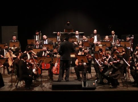 O maestro Matheus Avlis é quem conduz o concerto “Aventuras Sinfônicas”, que a Orquestra Sinfônica do Theatro da Paz apresenta esta noite FOTO: DIVULGAÇÃO