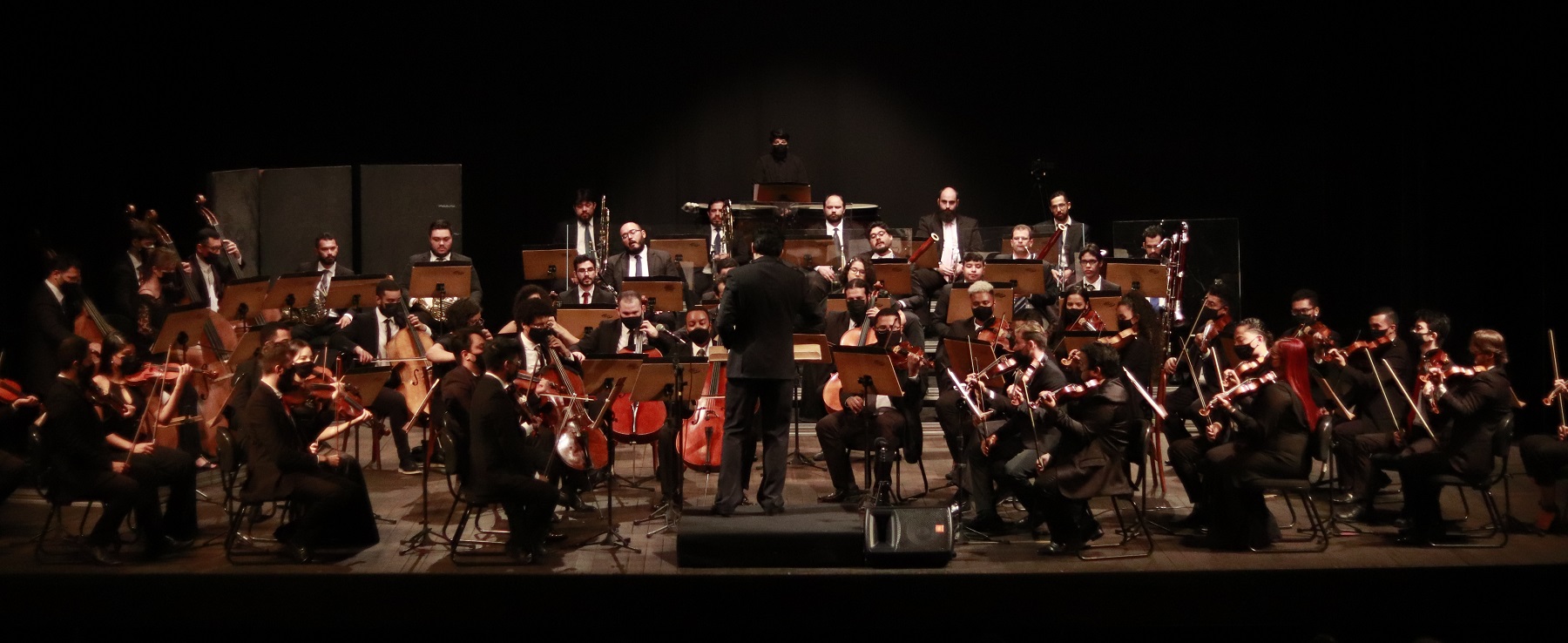 O maestro Matheus Avlis é quem conduz o concerto “Aventuras Sinfônicas”, que a Orquestra Sinfônica do Theatro da Paz apresenta esta noite FOTO: DIVULGAÇÃO