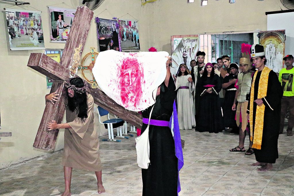 A encenação da Paixão de Cristo volta às ruas de Canudos após 3 anos. Foto: Celso Rodrigues/ Diário do Pará. A encenação da Paixão de Cristo volta às ruas de Canudos após 3 anos. Foto: Celso Rodrigues/ Diário do Pará.