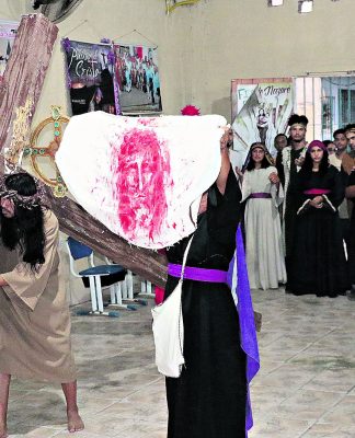 A encenação da Paixão de Cristo volta às ruas de Canudos após 3 anos. Foto: Celso Rodrigues/ Diário do Pará. A encenação da Paixão de Cristo volta às ruas de Canudos após 3 anos. Foto: Celso Rodrigues/ Diário do Pará.