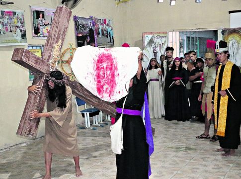 A encenação da Paixão de Cristo volta às ruas de Canudos após 3 anos. Foto: Celso Rodrigues/ Diário do Pará.