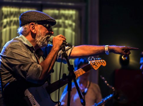 Manoel Cordeiro se apresenta pela primeira vez no Apoena e convida artistas como Nelsinho Rodrigues e Layse para o seu Baile do Papai. FOTO: DIVULGAÇÃO