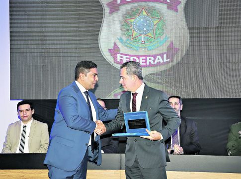 José Roberto Peres recebeu posse de Fábio Andrade, ex-superintendente no Estado. Foto: Wagner Almeida / Diário do Pará.