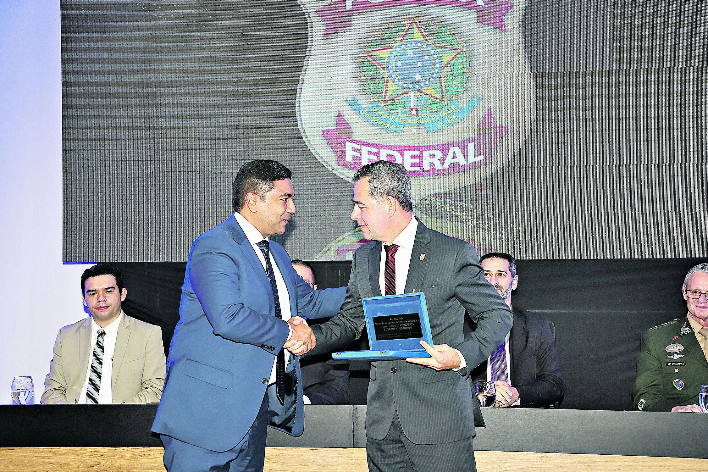 José Roberto Peres recebeu posse de Fábio Andrade, ex-superintendente no Estado. Foto: Wagner Almeida / Diário do Pará.