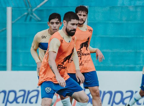 Ricardinho exalta que é preciso manter o foco no trabalho e não pensar mais em derrota. Foto: John Wesley/PSC