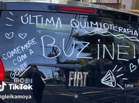 Os pacientes e seus familiares organizam um "buzinaço" para celebrar a última sessão de quimioterapia e compartilham os registros em vídeo nas redes sociais. Foto: Divulgação
