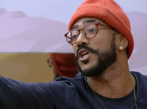 Após bater boca com Fred Desimpedidos no BBB 2, Ricardo esperou o jornalista sair do Quarto Deserto para desabafar com alguns brothers. Foto: TV Globo