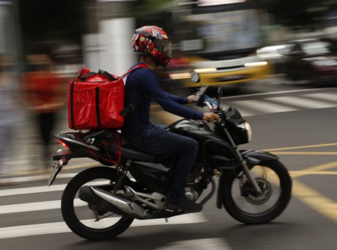 Agosto é um mês infinito, mas seu salário não. Siga o desafio com a Serasa e economize sem pedir delivery. Agosto é um mês infinito, mas seu salário não. Siga o desafio com a Serasa e economize sem pedir delivery.