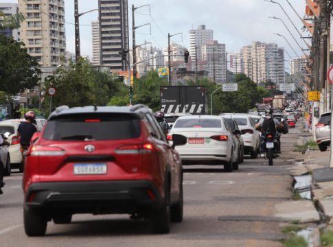 Confira alguns hábitos tipificados como infração pelo CTB. Foto: Mauro Ângelo/ Diário do Pará.