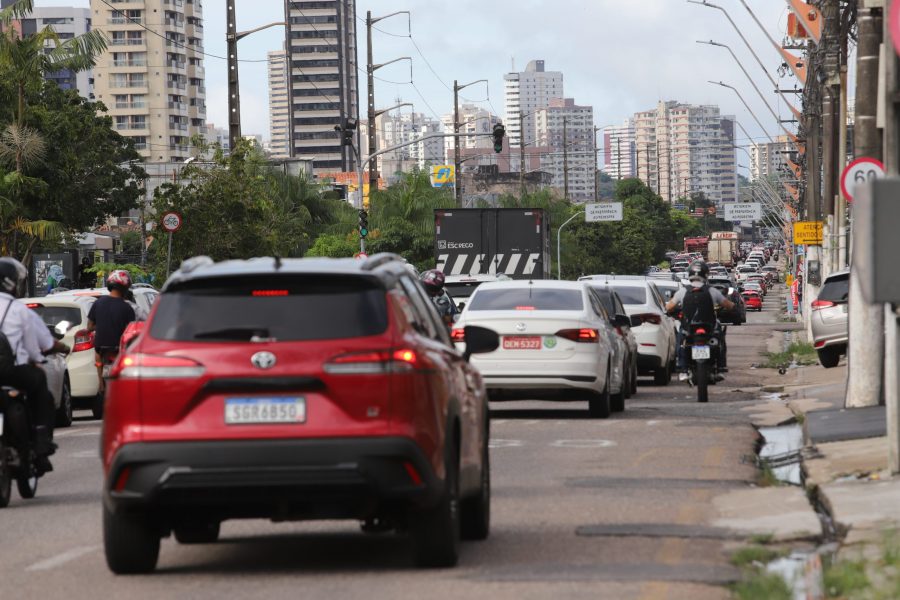 Confira alguns hábitos tipificados como infração pelo CTB. Foto: Mauro Ângelo/ Diário do Pará.