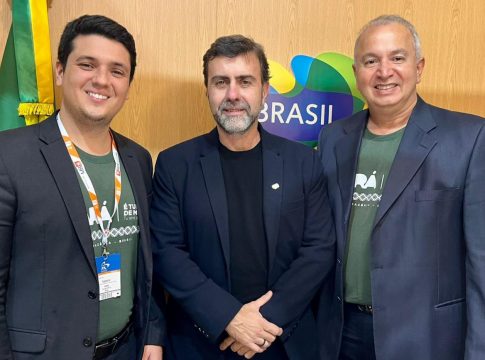 Secretário de Estado do Turismo do Pará, Eduardo Costa, e o secretário-adjunto, Lucas Vieira, estiveram reunidos com o presidente da Agência Brasileira de Promoção Internacional do Turismo (Embratur), Marcelo Freixo. Foto: Divulgação