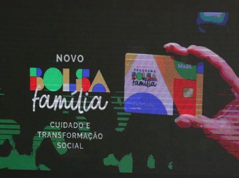 A partir deste mês, o programa vai pagar R$ 600 por família, mais R$ 150 por criança de até 6 anos de idade. Foto José Cruz/ Agência Brasil.