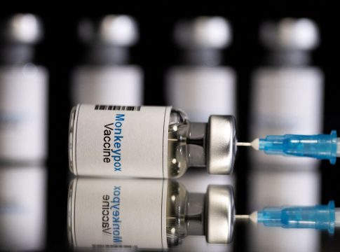 O Ministério da Saúde prevê um contrato com 60 milhões de doses da vacina contra a Covid para imunizar grupos prioritários em 2024. Foto: Divulgação