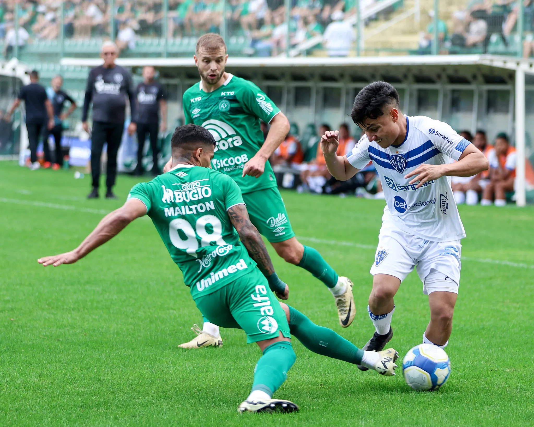 A competitividade da Série B deixa claro que o Papão não pode vacilar, já que, mesmo com a última vitória, o time seguiu na parte de baixo da tabela após o fim da rodada. É preciso ter sequência! Foto: Jorge Luís Totti/Paysandu

