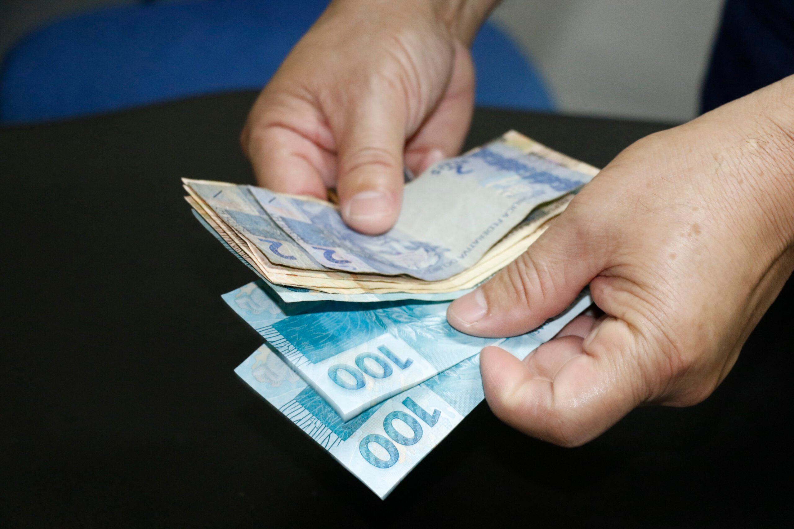 O 14º salário é um benefício adicional proposto para aposentados e pensionistas do INSS.