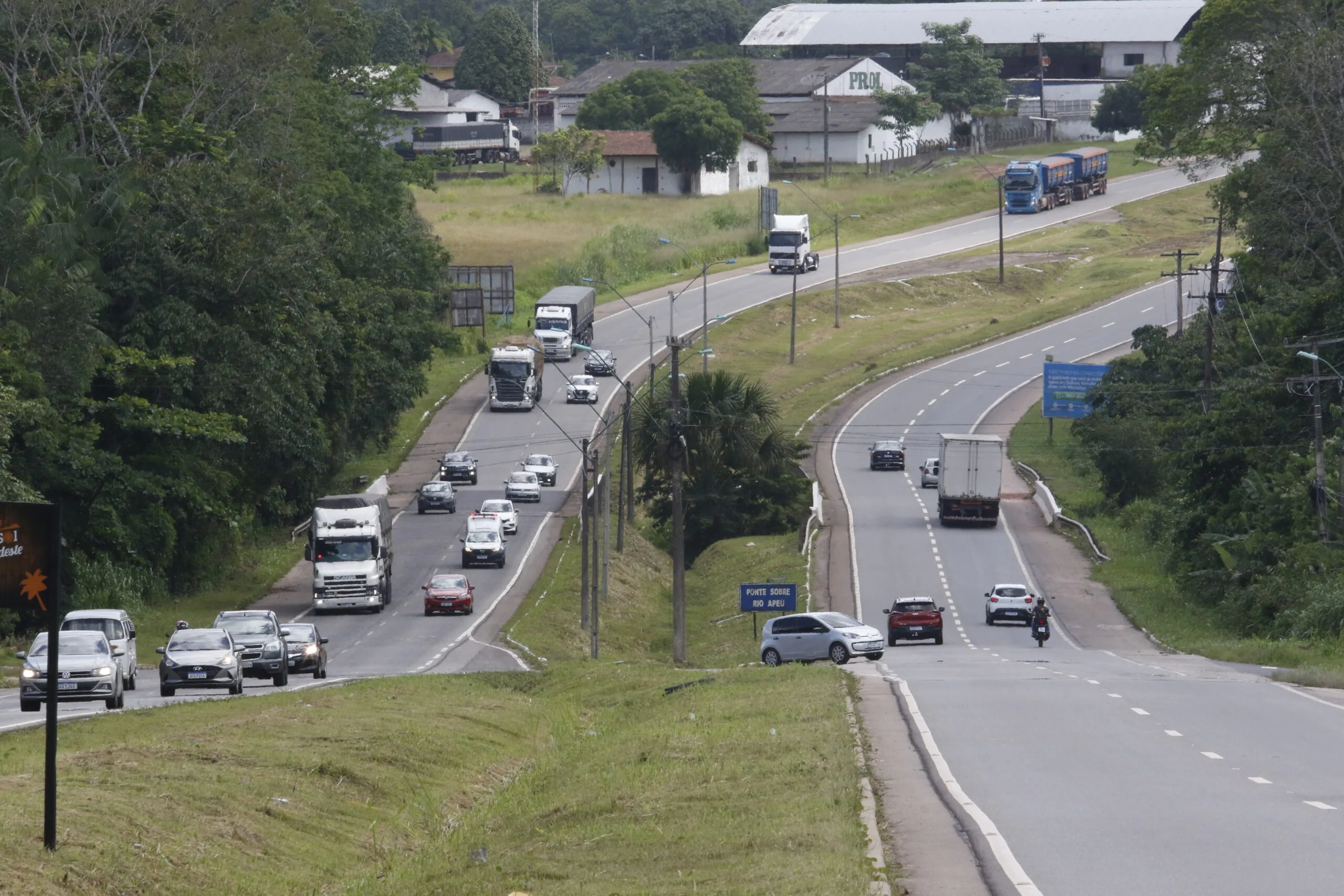 Condutores devem ficar atentos para as regras de trânsito, condições do veículo e viajar em horários com boa visibilidade FOTO: Wagner Santana