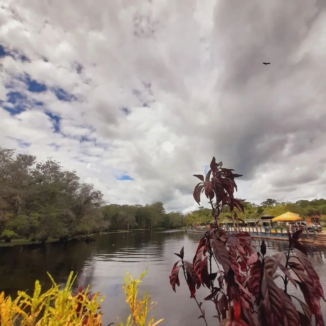 Para curtir o verão amazônico a partir de Belém nem é preciso ir tão longe. Uma prova disso é Santa Izabel do Pará, 