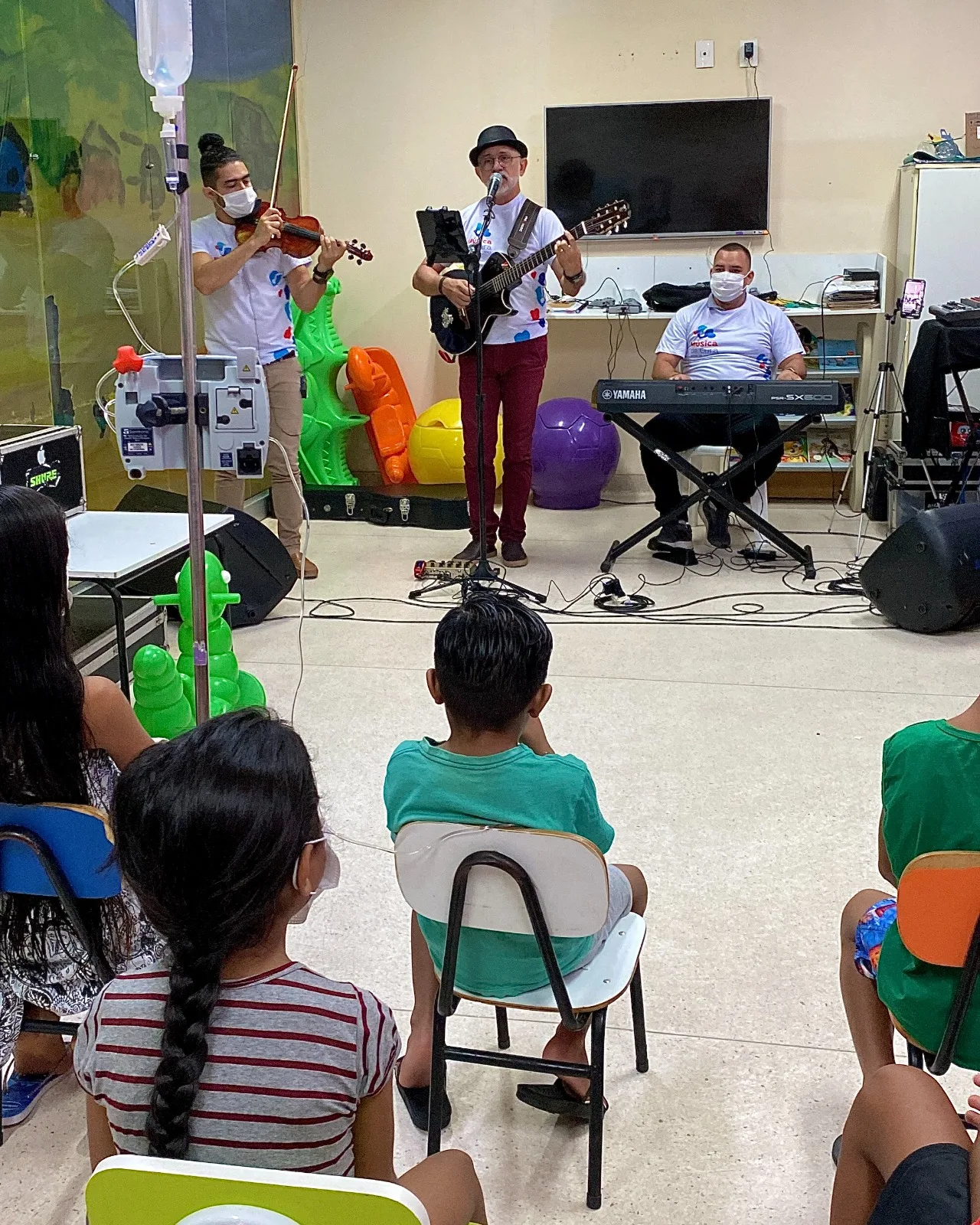 Música alegra crianças e adolescentes do Hospital Infantil Octávio Lobo em Belém