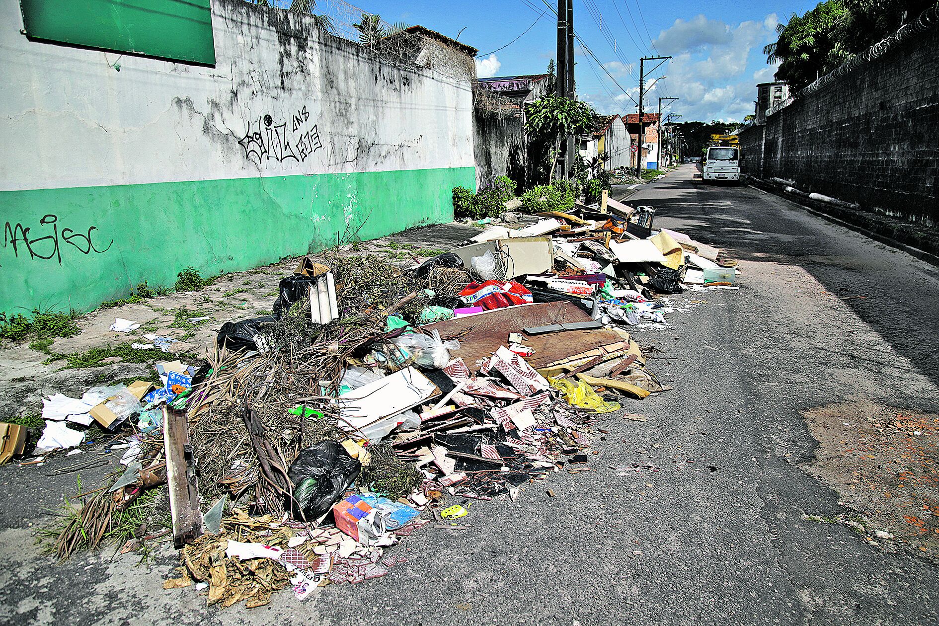 O DIÁRIO percorreu vias do município e encontrou um cenário repetido: muitos resíduos e entulhos, trazendo transtornos aos moradores Foto: Wagner Almeida / Doário do Pará.