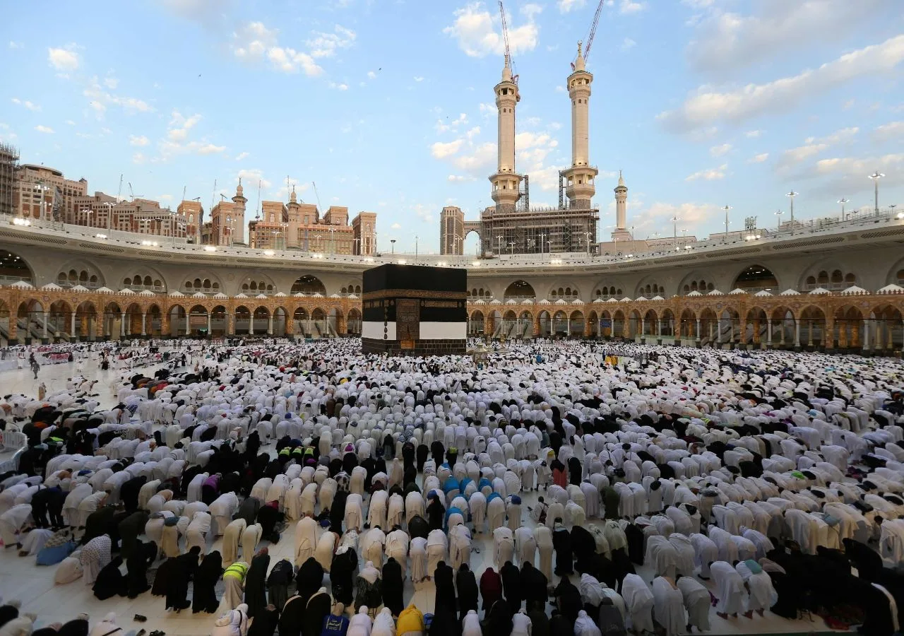 Pelo menos 550 pessoas morreram durante a peregrinação de cinco dias do Hajj devido ao calor intenso na Arábia Saudita, disseram autoridades nesta quarta-feira.