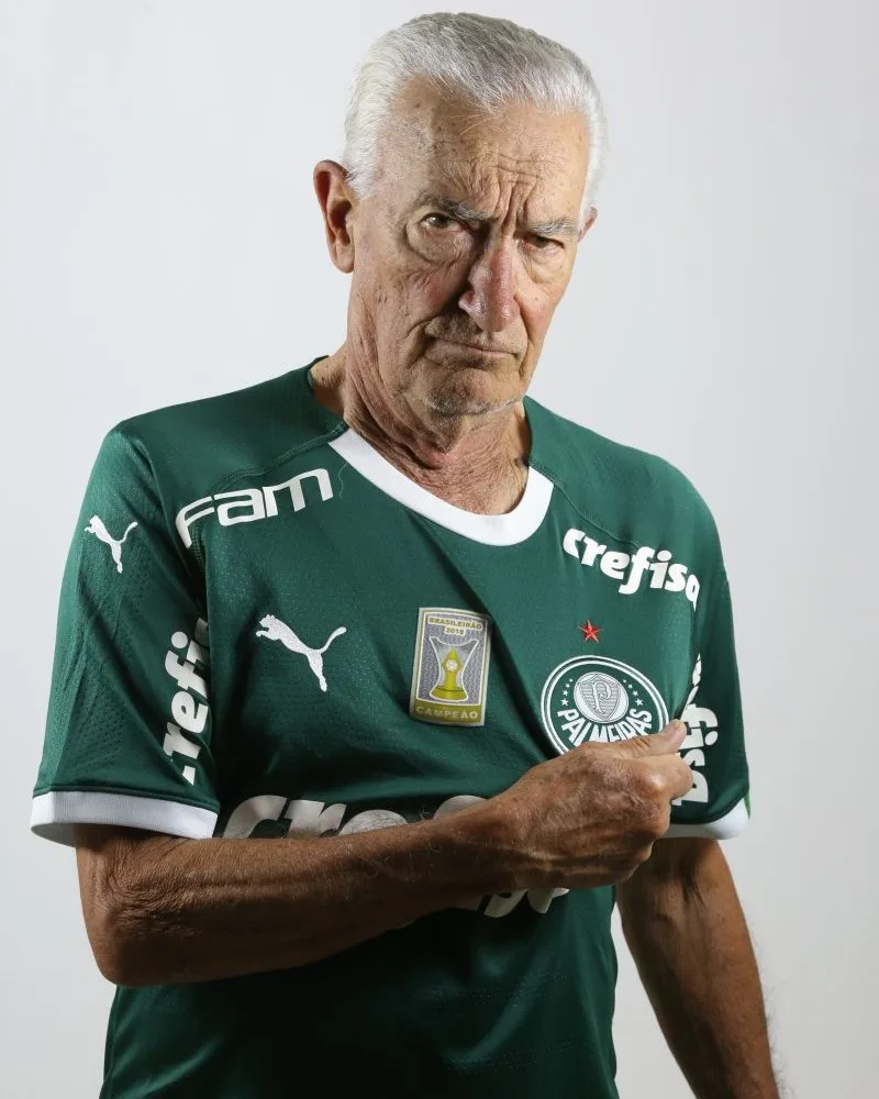 Dudu participou das duas Primeiras Academias e foi o grande parceiro do ícone Ademir da Guia. O ex-meia também foi campeão pelo clube como treinador.