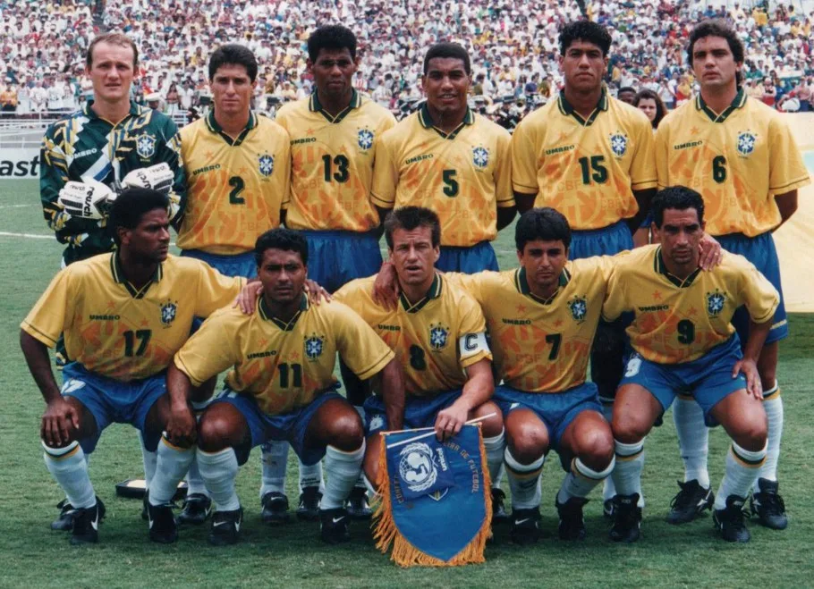 Seleção Brasileira tetracampeã do mundo: Taffarel, Jorginho, Aldair, Mauro Silva, Márcio Santos e Branco (em pé). Mazinho, Romário, Dunga, Bebeto e Zinho (agachados) Créditos: Wilson de Carvalho