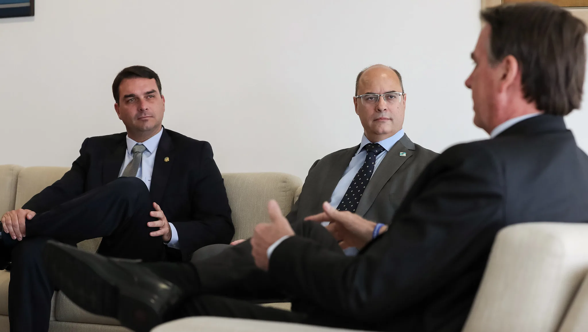 O ministro Alexandre de Moraes, do STF (Supremo Tribunal Federal), tirou nesta segunda-feira (15) o sigilo do áudio "possivelmente gravado" pelo ex-diretor da Abin (Agência Brasileira de Inteligência) Alexandre Ramagem (PL) de uma reunião ocorrida em agosto de 2020 no Palácio do Planalto.