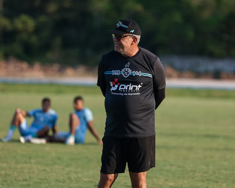 Dos Anjos não anunciou, como já é costumeiro, a formação de seu time. Aliás, o treinador praticamente só tem dado entrevistas após as partidas do Papão.