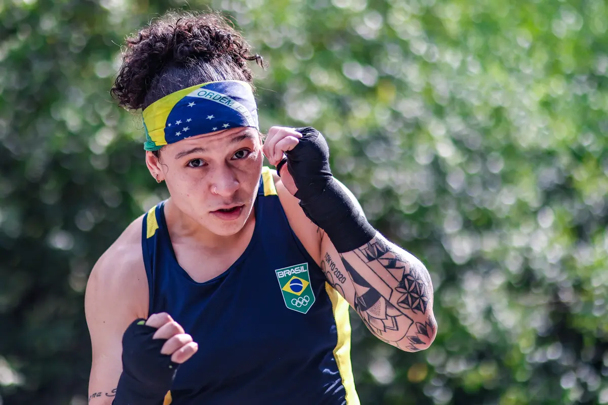 Teremos medalha para o Brasil no boxe feminino em Paris! Bia Ferreira confirmou o favoritismo e venceu, por decisão unânime, a holandesa Chelsey Heijnen,