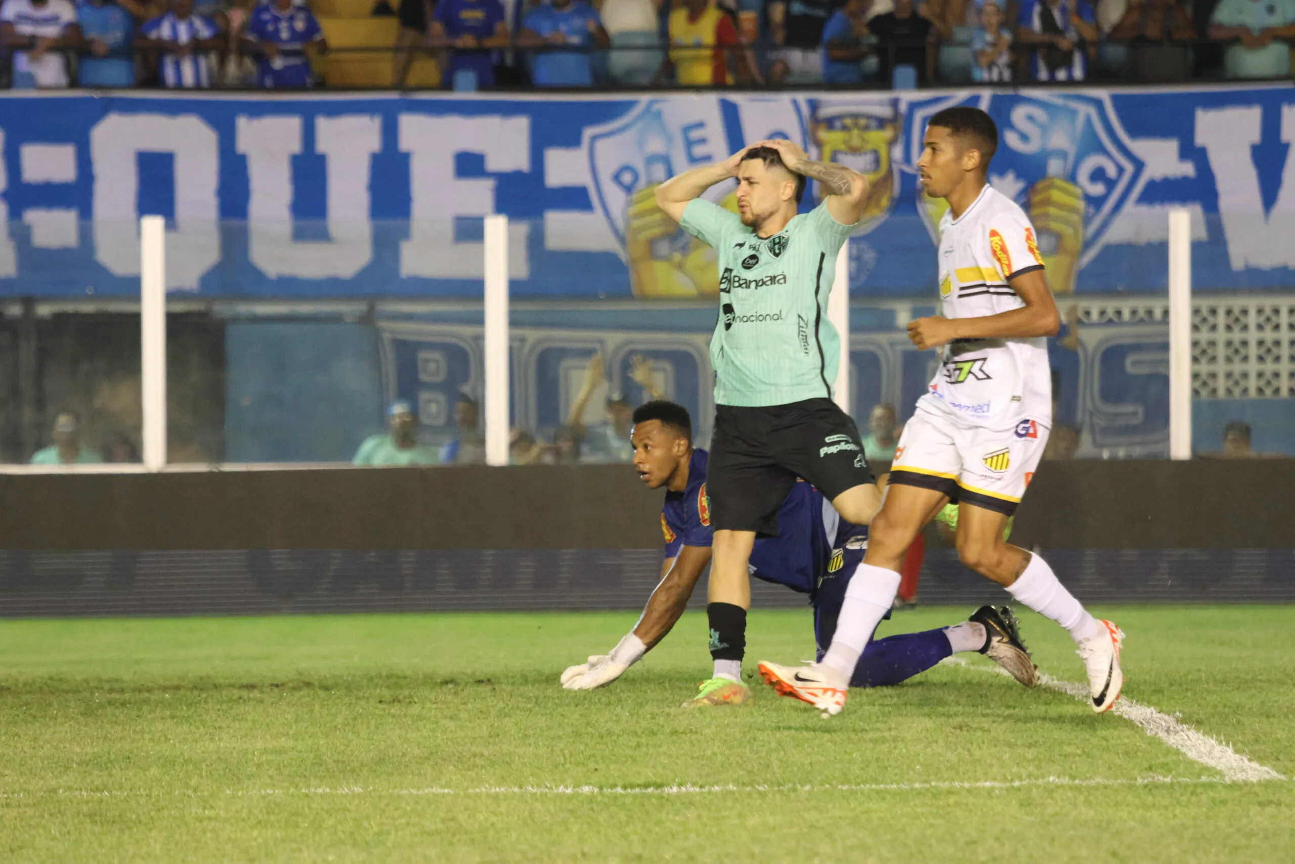 Para a tristeza da Fiel, time bicolor perde invencibilidade de mais de um ano jogando dentro do seu caldeirão, ao cair diante do Novorizontino, de virada