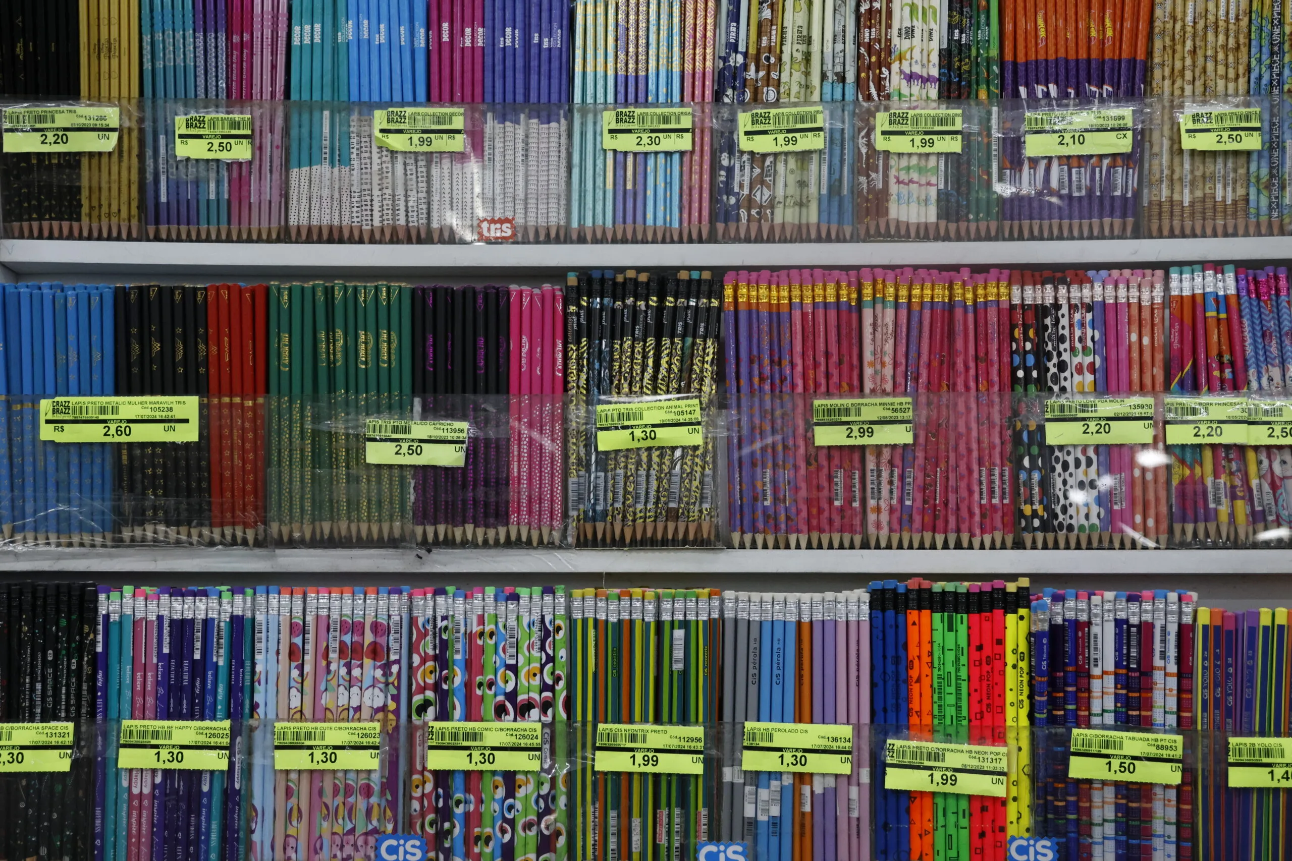 Colorido de canetas e lapiseiras já aguardam pelos clientes. Foto: Irene Almeida/Diário do Pará